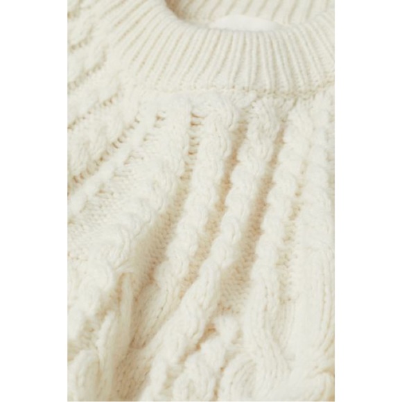 Cable-knit Sweater in Cream - Picture 2 of 8
